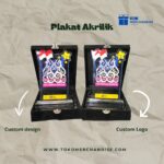 Plakat Akrilik: Pilihan Ideal untuk Hadiah, Penghargaan, dan Souvenir