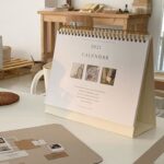 Kalender Meja Custom Logo: Souvenir Fungsional yang Menemani Setiap Hari
