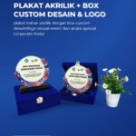 Plakat Akrilik + Box Custom Desain & Logo: Penghargaan Eksklusif yang Meningkatkan Citra Perusahaan