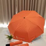 Payung Custom Logo dengan Cover Eksklusif: Merchandise Premium yang Siap Membawa Nama Brand Anda Lebih Jauh