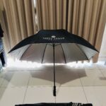 Payung Lipat Custom Logo: Merchandise Elegan untuk Branding Perusahaan